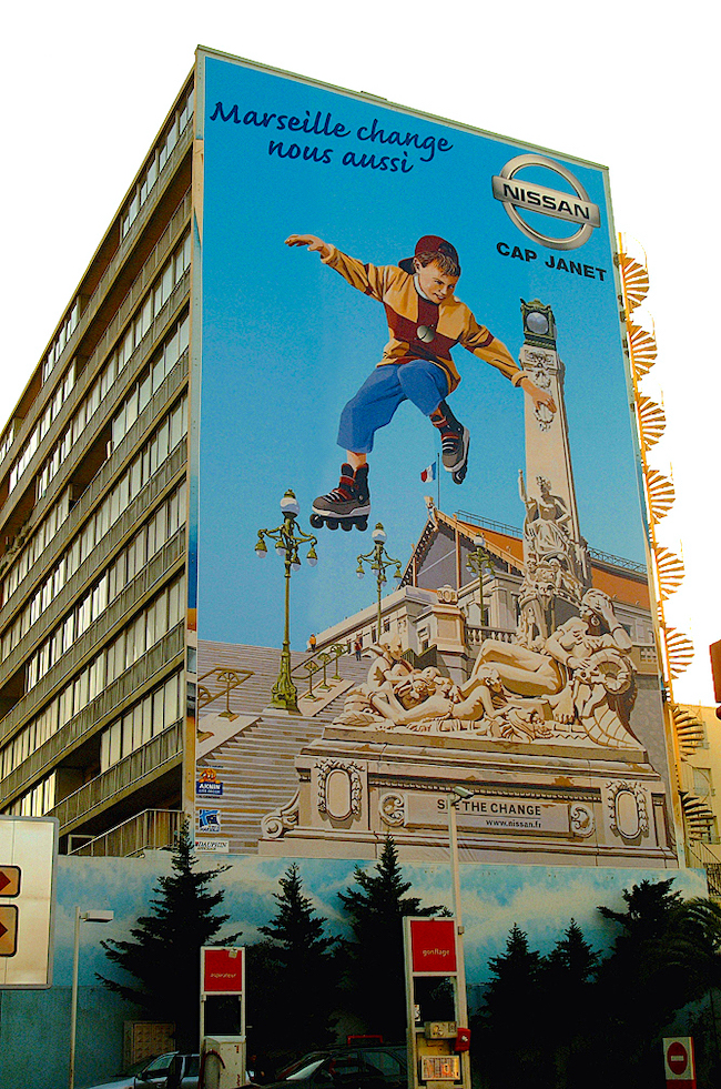 Bâche géante, mur marseille pombières, publicité Nissan
