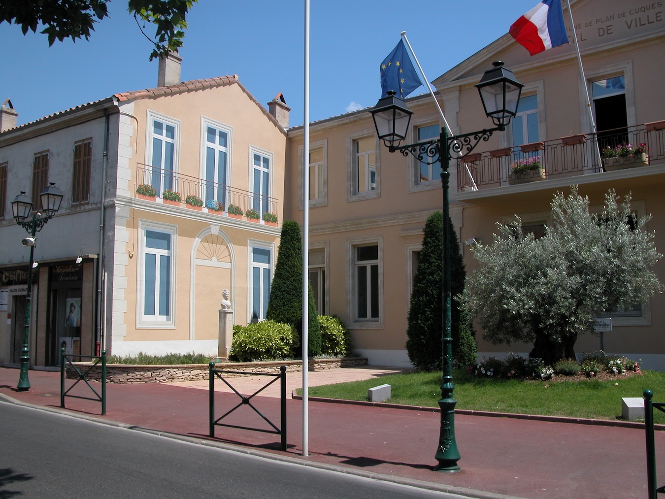 Mur peint trompe l'oeil à Plan-de-Cuques